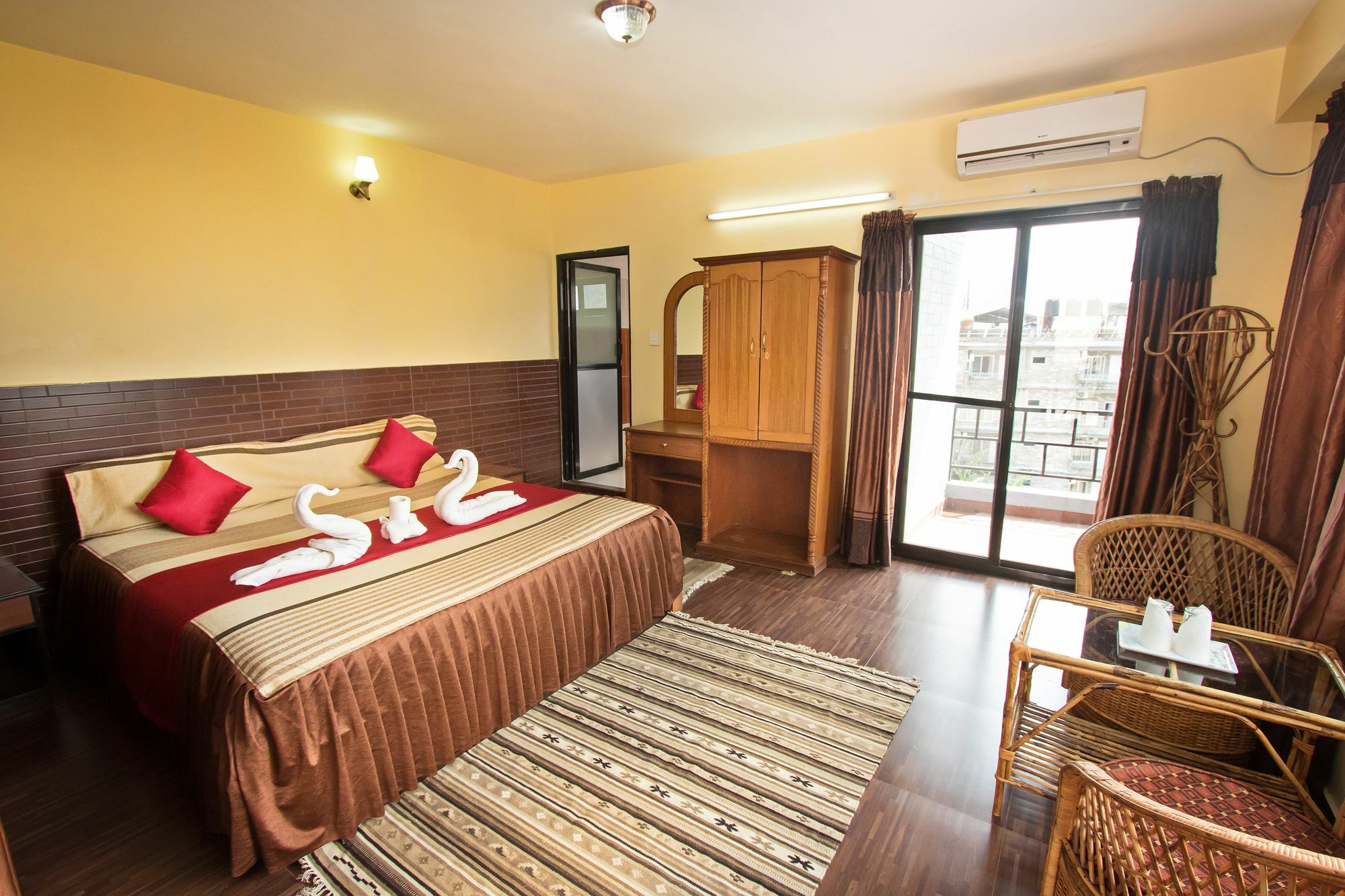 The North Face Inn Pokhara Exterior photo